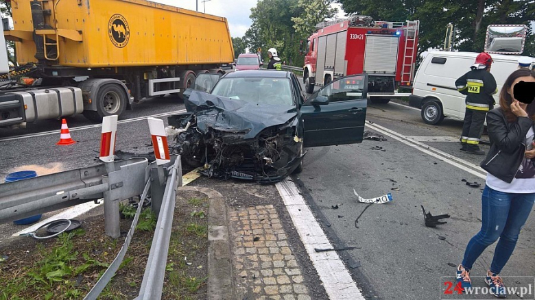 Zderzenie na zjeździe z A4 w Kostomłotach