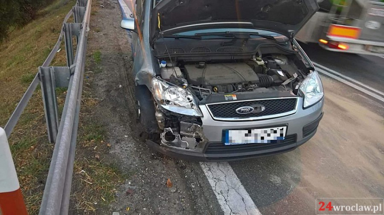 Kolizja na zjeździe z A4