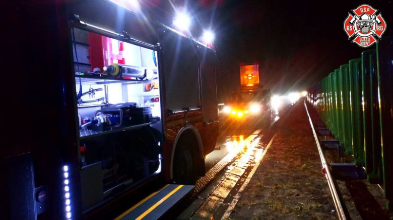 Zdarzenie na A4. Osobówka wjechała w bariery