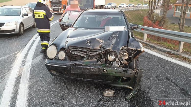 Kolizja na zjeździe w Kostomłotach