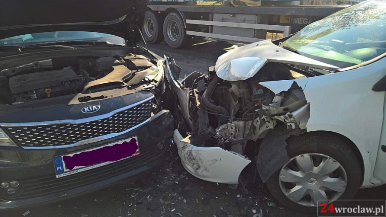 Kolizja na zjeździe w Kostomłotach