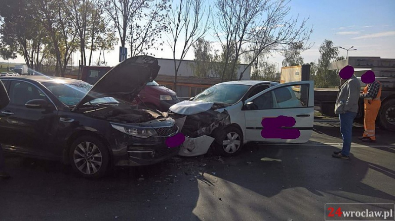 Kolizja na zjeździe w Kostomłotach