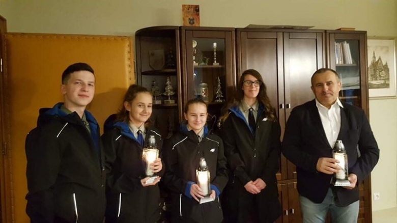 Harcerze odwiedzili wójtów i przekazali Światełko