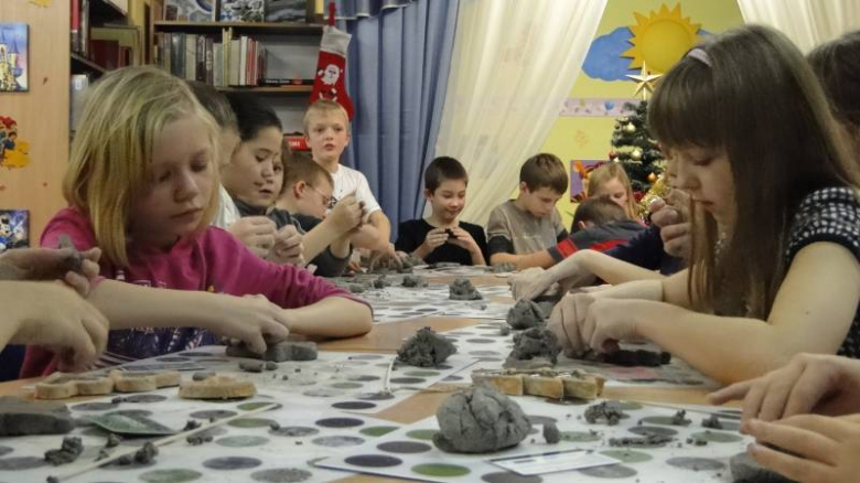 Warsztaty ceramiczne w Bibliotece Publicznej w Środzie Śląskiej