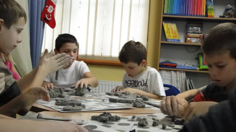 Warsztaty ceramiczne w Bibliotece Publicznej w Środzie Śląskiej