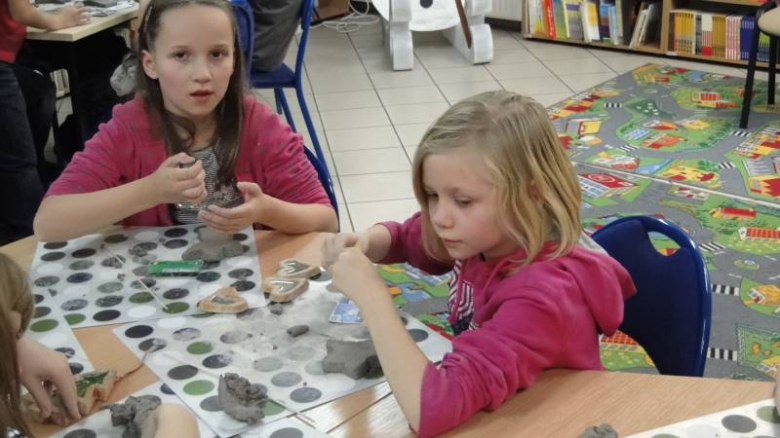 Warsztaty ceramiczne w Bibliotece Publicznej w Środzie Śląskiej