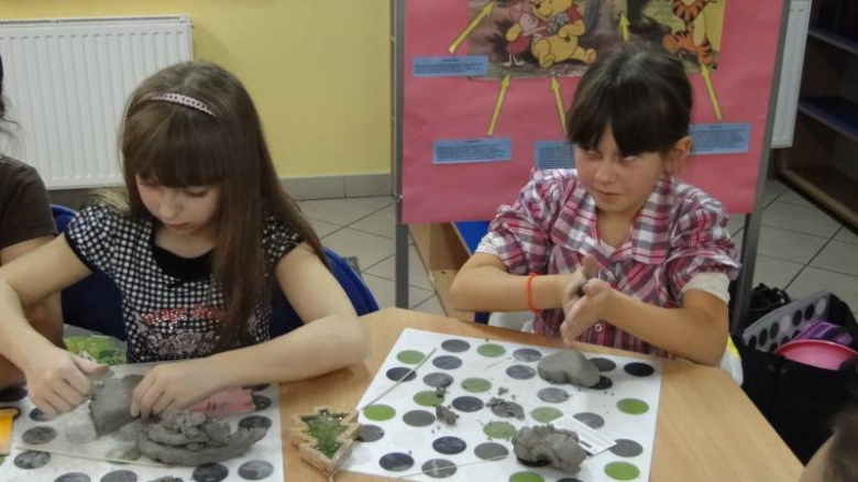 Warsztaty ceramiczne w Bibliotece Publicznej w Środzie Śląskiej