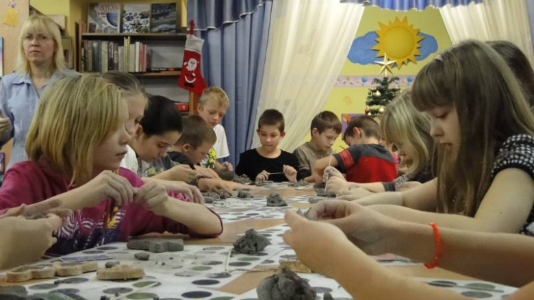 Warsztaty ceramiczne w Bibliotece Publicznej w Środzie Śląskiej