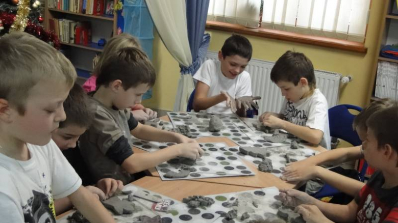 Warsztaty ceramiczne w Bibliotece Publicznej w Środzie Śląskiej