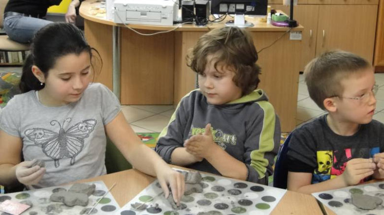 Warsztaty ceramiczne w Bibliotece Publicznej w Środzie Śląskiej