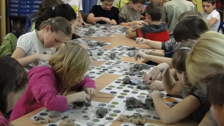 Warsztaty ceramiczne w Bibliotece Publicznej w Środzie Śląskiej