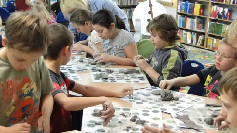 Warsztaty ceramiczne w Bibliotece Publicznej w Środzie Śląskiej