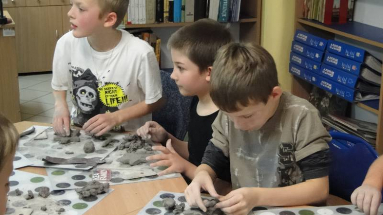 Warsztaty ceramiczne w Bibliotece Publicznej w Środzie Śląskiej