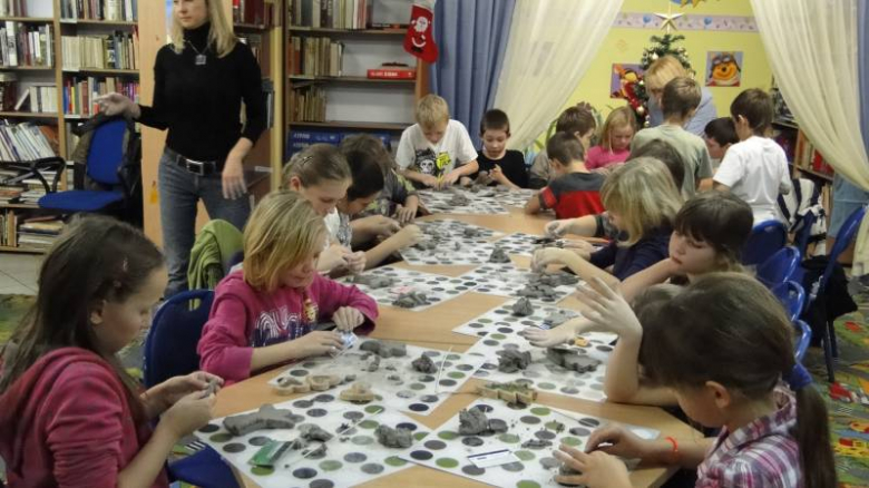 Warsztaty ceramiczne w Bibliotece Publicznej w Środzie Śląskiej