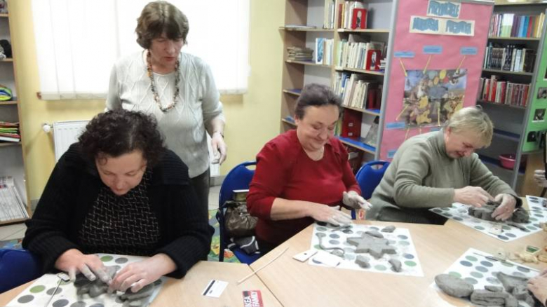 Warsztaty ceramiczne w Bibliotece Publicznej w Środzie Śląskiej