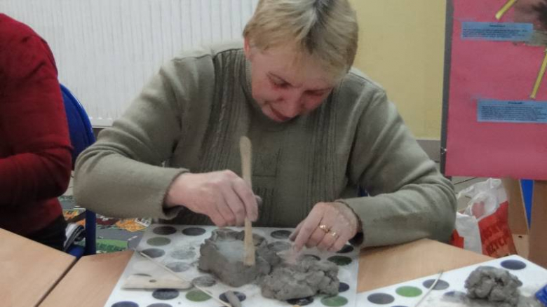 Warsztaty ceramiczne w Bibliotece Publicznej w Środzie Śląskiej