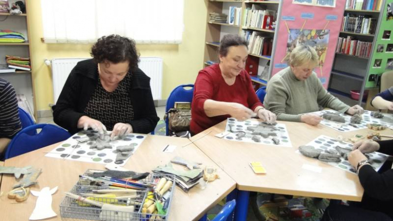 Warsztaty ceramiczne w Bibliotece Publicznej w Środzie Śląskiej