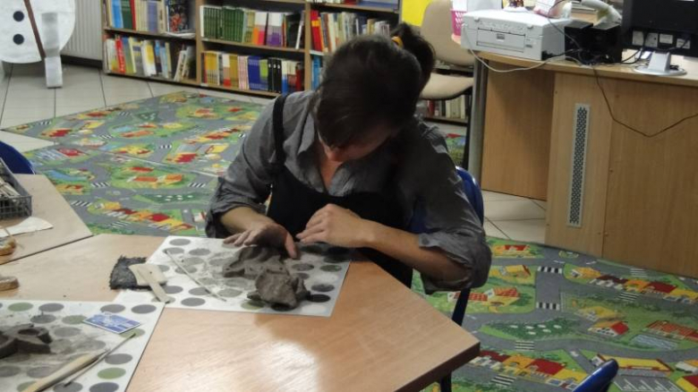 Warsztaty ceramiczne w Bibliotece Publicznej w Środzie Śląskiej