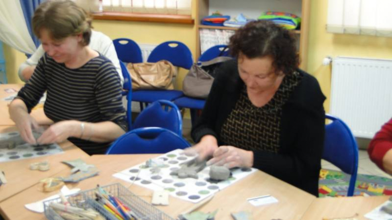 Warsztaty ceramiczne w Bibliotece Publicznej w Środzie Śląskiej