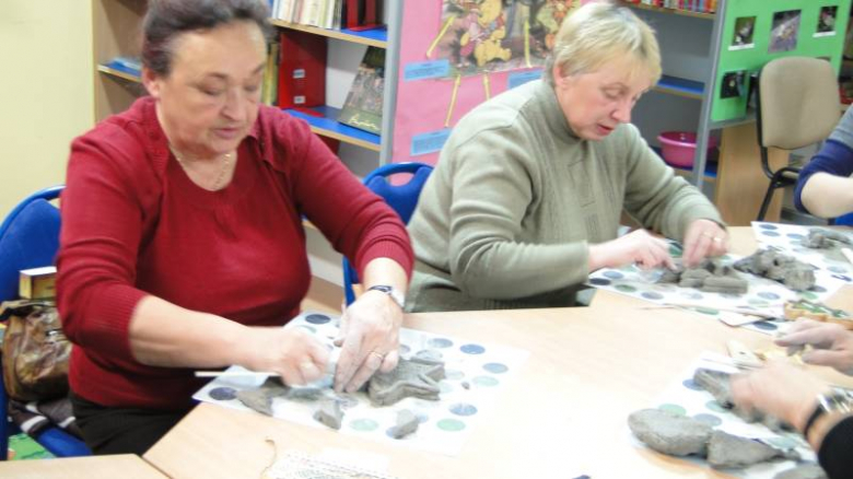 Warsztaty ceramiczne w Bibliotece Publicznej w Środzie Śląskiej