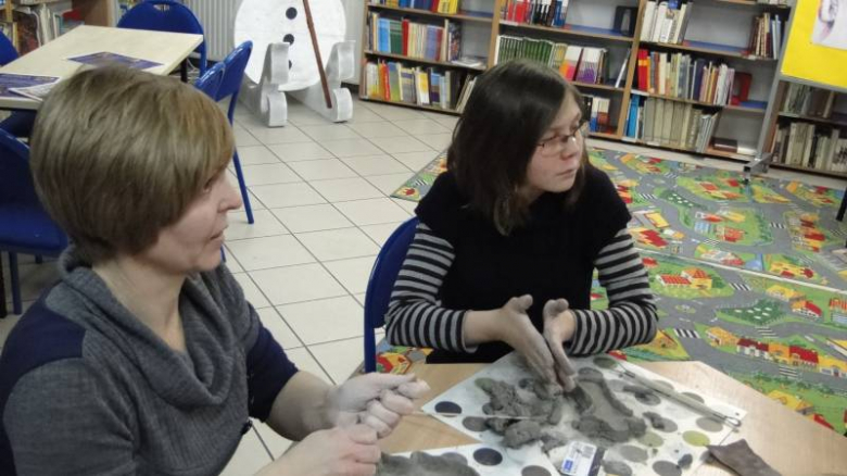 Warsztaty ceramiczne w Bibliotece Publicznej w Środzie Śląskiej