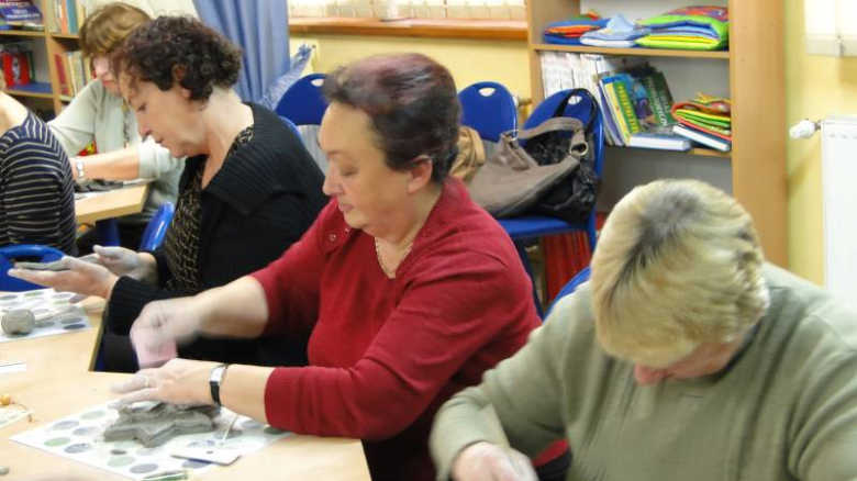 Warsztaty ceramiczne w Bibliotece Publicznej w Środzie Śląskiej