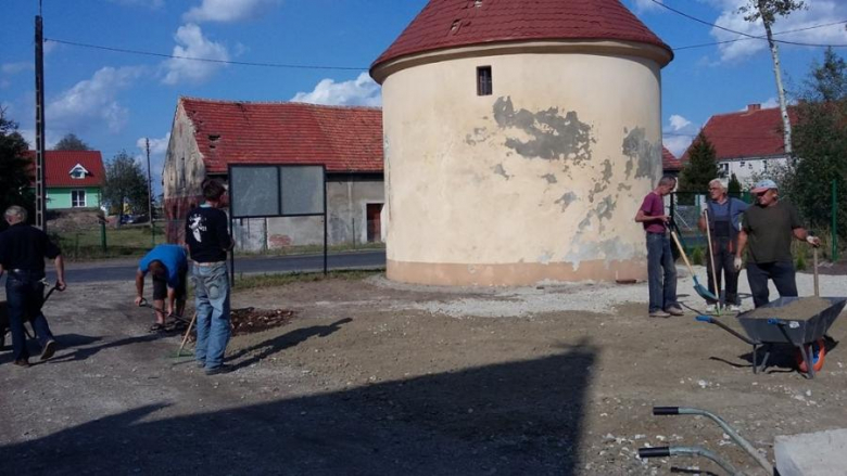 Prace przy placu zabaw