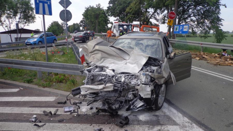 Wypadek samochodowy na A4