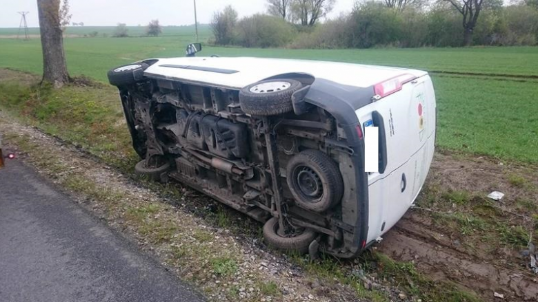 Samochód wypadł z drogi