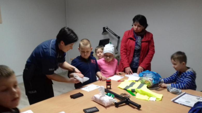 Wizyta przedszkolaków na komendzie policji