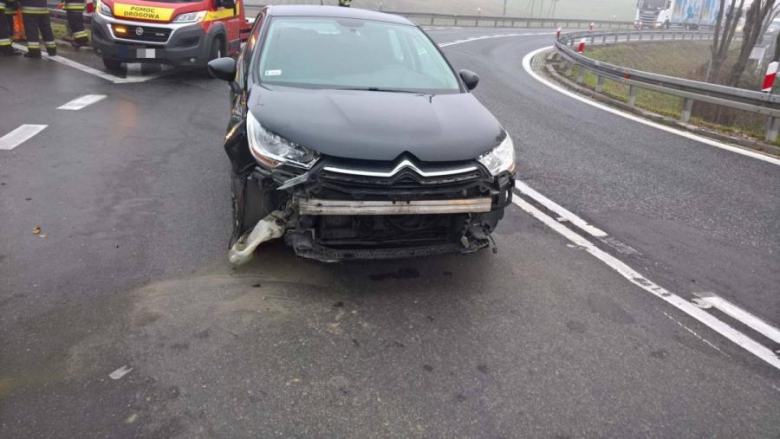 Kolizja na zjeździe w Kostomłotach