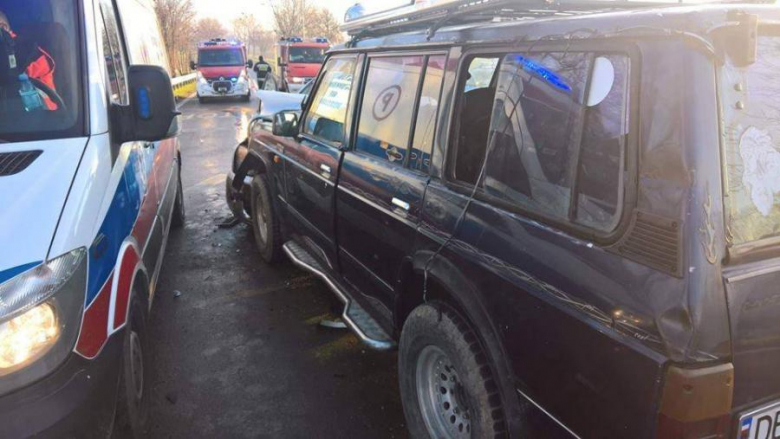 Dwie osobówki zderzyły się na zjeździe