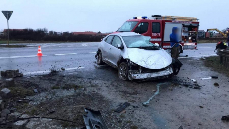 Osobówka dachowała koło Osieka