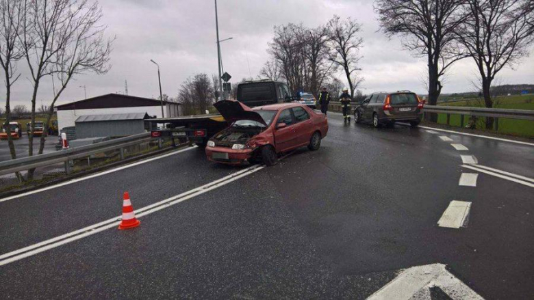 Kolizja na zjeździe z A4