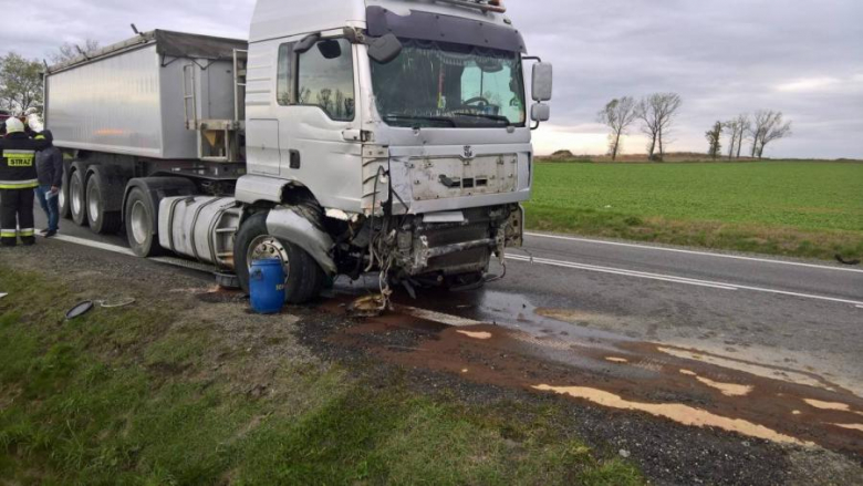 Śmiertelny wypadek na drodze krajowej nr 5. Nie żyje pasażer osobówki