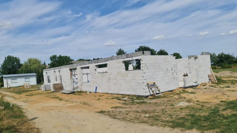 Świetlica wiejska w Rachowie pnie się w górę