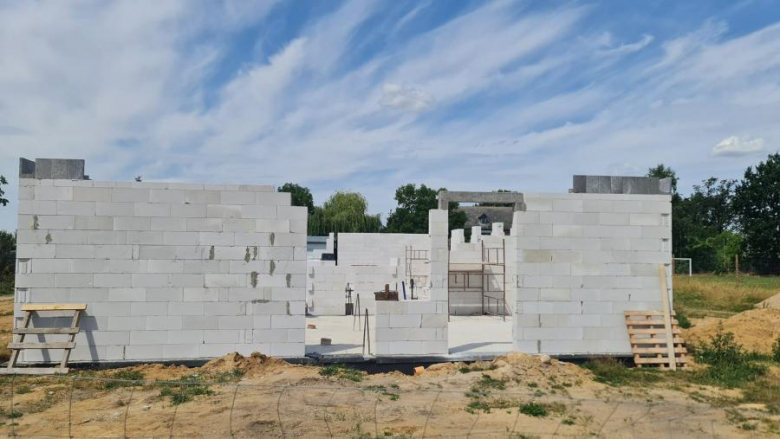 Świetlica wiejska w Rachowie pnie się w górę