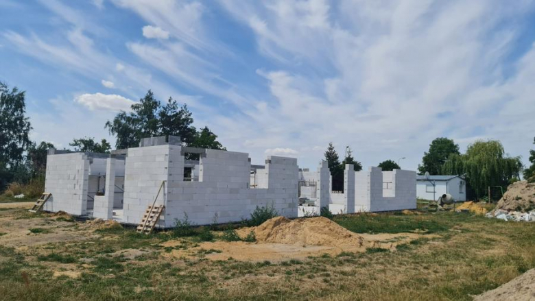 Świetlica wiejska w Rachowie pnie się w górę