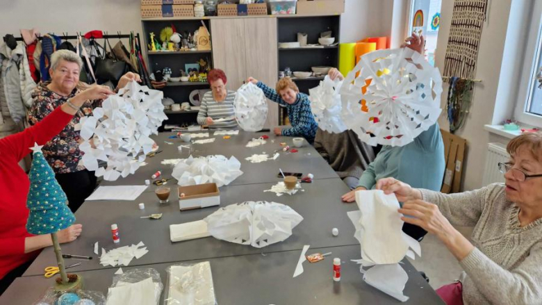 Świąteczne Elfy zaangażowały Seniorów w świąteczne przygotowania!