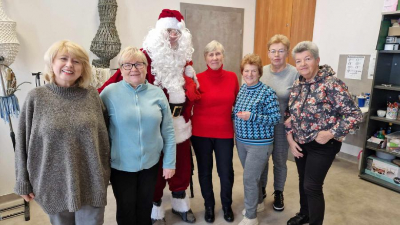 Świąteczne Elfy zaangażowały Seniorów w świąteczne przygotowania!