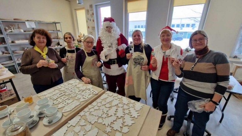Świąteczne Elfy zaangażowały Seniorów w świąteczne przygotowania!