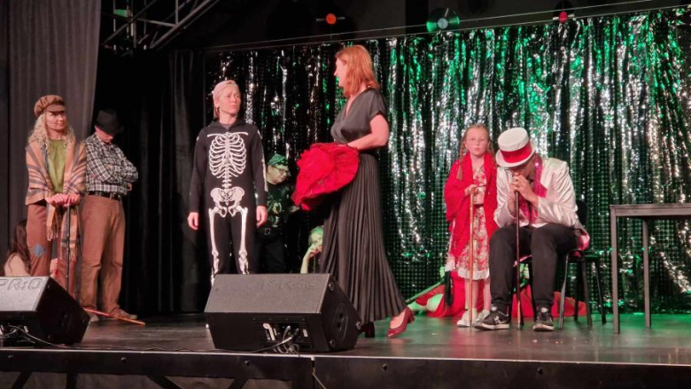 Aktorzy amatorzy zaprezentowali spektakl "Kto się boi Pani EŚ"