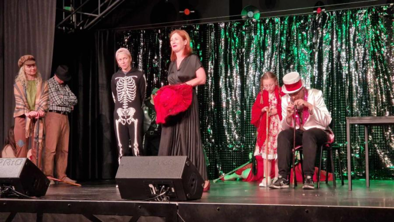 Aktorzy amatorzy zaprezentowali spektakl "Kto się boi Pani EŚ"