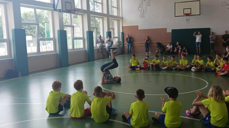 Na boisku w Kostomłotach świętowano zakończenie mijającego sezonu