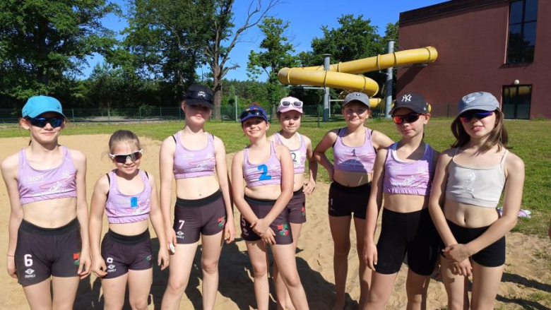 Siatkarki z Miękini z medalami