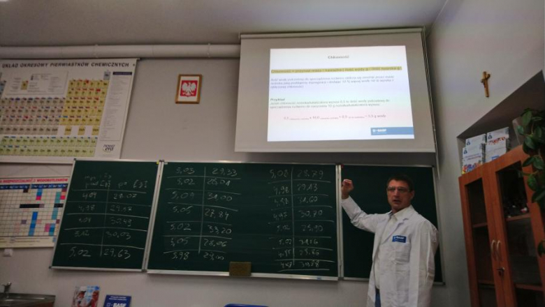 Warsztaty chemiczne w PZSP 1 w Środzie Śląskiej