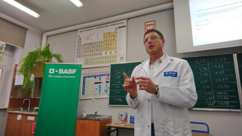 Warsztaty chemiczne w PZSP 1 w Środzie Śląskiej