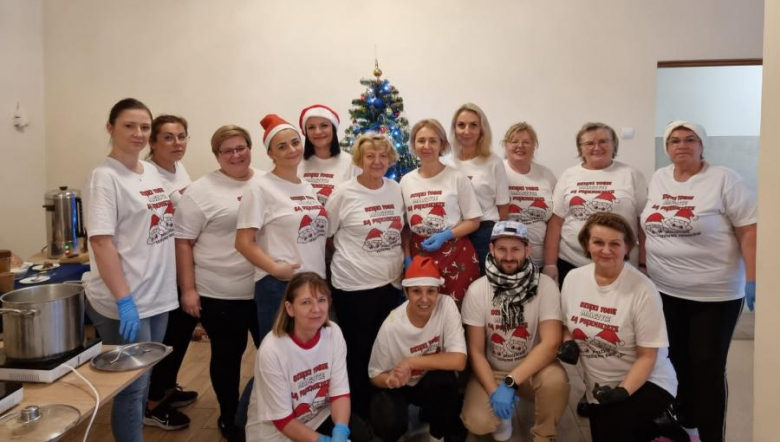 Przedświąteczne lepienie pierogów w Malczycach 