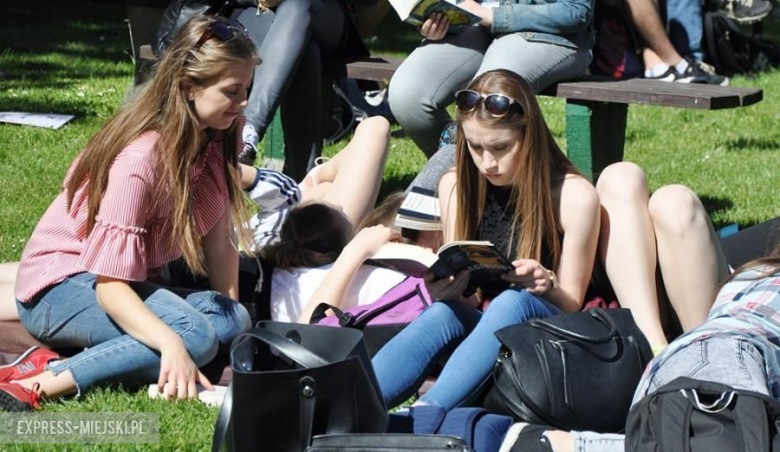 Wspólne czytanie w średzkim ogólniaku