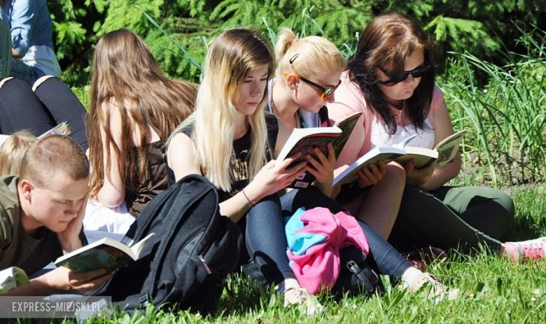 Wspólne czytanie w średzkim ogólniaku